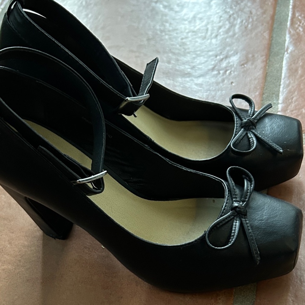 Kimchi Blue Black Platform Heel - Picture 6 of 6